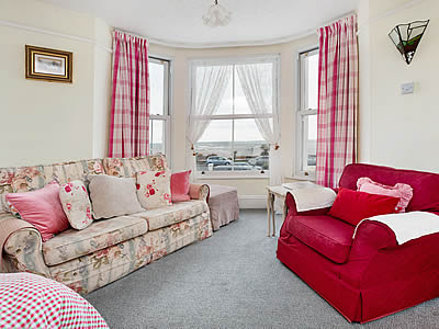Spacious sitting room with double bed